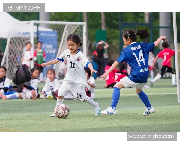 足球明星带球姿势解析与技巧展示助你提升球技的完美指南 足球明星带球姿势解析与技巧展示助你提升球技的完美指南