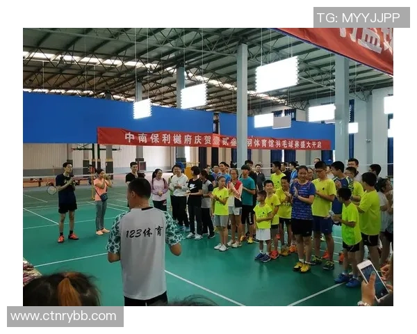 成都羽毛球队与武汉羽毛球队赛后复盘分析比赛经验与战术调整